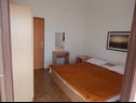 Apartementen Sunny  - sea side terrace & parking: A1(4+1), A2(6+1) Starigrad-Paklenica - Riviera Zadar  - Appartement - A1(4+1): slaapkamer