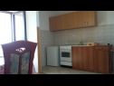 Apartementen Sunny  - sea side terrace & parking: A1(4+1), A2(6+1) Starigrad-Paklenica - Riviera Zadar  - Appartement - A1(4+1): keuken