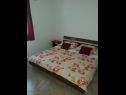 Apartementen Mare - 20 m from beach: A1(4+4), A2(2+2), A3(2+2) Sukosan - Riviera Zadar  - Appartement - A1(4+4): slaapkamer
