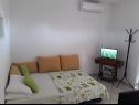 Apartementen Mare - 20 m from beach: A1(4+4), A2(2+2), A3(2+2) Sukosan - Riviera Zadar  - Appartement - A2(2+2): woonkamer