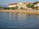 Apartementen Vanja - terrace & BBQ A1(4+2), A2(4+1) Vir - Riviera Zadar  - strand