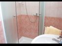 Apartementen Vinko - big terrace and grill A5(2+1), SA6(2)Crveni, SA7(2)Plavi Vir - Riviera Zadar  - Appartement - A5(2+1): badkamer met toilet