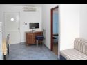 Apartementen VINK - 80 m from beach A2(4), A3(4), A4(4) Vir - Riviera Zadar  - Appartement - A4(4): woonkamer