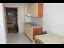 Apartementen Vinko - big terrace and grill A5(2+1), SA6(2)Crveni, SA7(2)Plavi Vir - Riviera Zadar  - Appartement - A5(2+1): keuken en eetkamer