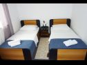 Apartementen Bozica - 70m from the beach & parking: A1(4), A2-prvi kat(4+1), A3(4), A4-drugi kat(4+1) Vir - Riviera Zadar  - Appartement - A1(4): slaapkamer