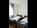 Apartementen Bozica - 70m from the beach & parking: A1(4), A2-prvi kat(4+1), A3(4), A4-drugi kat(4+1) Vir - Riviera Zadar  - Appartement - A1(4): slaapkamer