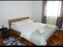 Apartementen Bozica - 70m from the beach & parking: A1(4), A2-prvi kat(4+1), A3(4), A4-drugi kat(4+1) Vir - Riviera Zadar  - Appartement - A2-prvi kat(4+1): slaapkamer