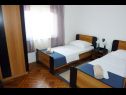 Apartementen Bozica - 70m from the beach & parking: A1(4), A2-prvi kat(4+1), A3(4), A4-drugi kat(4+1) Vir - Riviera Zadar  - Appartement - A3(4): slaapkamer