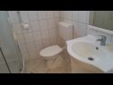 Apartementen Vanja - terrace & BBQ A1(4+2), A2(4+1) Vir - Riviera Zadar  - Appartement - A1(4+2): badkamer met toilet