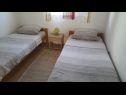 Apartementen Vanja - terrace & BBQ A1(4+2), A2(4+1) Vir - Riviera Zadar  - Appartement - A1(4+2): slaapkamer