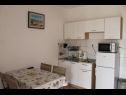 Apartementen Snjeza - 80 m from beach: A1 Studio (4), A2 Apartman (2+2) Vir - Riviera Zadar  - Appartement - A1 Studio (4): keuken en eetkamer