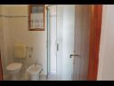 Apartementen Snjeza - 80 m from beach: A1 Studio (4), A2 Apartman (2+2) Vir - Riviera Zadar  - Appartement - A1 Studio (4): badkamer met toilet