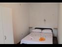 Apartementen Snjeza - 80 m from beach: A1 Studio (4), A2 Apartman (2+2) Vir - Riviera Zadar  - Appartement - A2 Apartman (2+2): slaapkamer