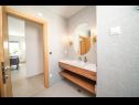 Apartementen Vrsi beautiful apartments with pool A1(4), A2(4), A3(4) Vrsi - Riviera Zadar  - Appartement - A2(4): badkamer met toilet