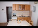 Apartementen Nenad - with pool; A1(4+1), A2(4+1), SA3(3), SA4(3), A5(2+2) Vrsi - Riviera Zadar  - Appartement - A5(2+2): keuken en eetkamer