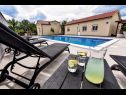 Apartementen Gordana Mar - with pool : A1(2+2), A2H(4+2) Vrsi - Riviera Zadar  - Appartement - A2H(4+2): gezamelijke terras