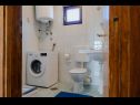 Apartementen Nenad - with pool; A1(4+1), A2(4+1), SA3(3), SA4(3), A5(2+2) Vrsi - Riviera Zadar  - Appartement - A1(4+1): badkamer met toilet