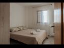 Apartementen Nenad - with pool; A1(4+1), A2(4+1), SA3(3), SA4(3), A5(2+2) Vrsi - Riviera Zadar  - Appartement - A2(4+1): slaapkamer