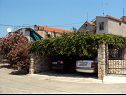 Apartementen Jase A1 Jasminka(3+1) Zadar - Riviera Zadar  - parkeerplaats (huis en omgeving)