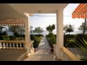 Vakantiehuizen Villa Petar 1 - 10m from sea: H(4) Zadar - Riviera Zadar  - Kroatië  - H(4): terras