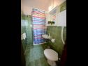 Apartementen Ankica - 150 m from beach: A1(2+2), A2(5), A3(4+1), A4(2+2) Zadar - Riviera Zadar  - Appartement - A1(2+2): badkamer met toilet