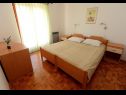 Apartementen Ankica - 150 m from beach: A1(2+2), A2(5), A3(4+1), A4(2+2) Zadar - Riviera Zadar  - Appartement - A1(2+2): slaapkamer