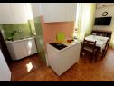 Apartementen Ankica - 150 m from beach: A1(2+2), A2(5), A3(4+1), A4(2+2) Zadar - Riviera Zadar  - Appartement - A1(2+2): keuken en eetkamer