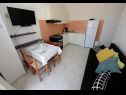 Apartementen Ankica - 150 m from beach: A1(2+2), A2(5), A3(4+1), A4(2+2) Zadar - Riviera Zadar  - Appartement - A2(5): woonkamer