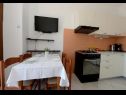 Apartementen Ankica - 150 m from beach: A1(2+2), A2(5), A3(4+1), A4(2+2) Zadar - Riviera Zadar  - Appartement - A2(5): keuken en eetkamer