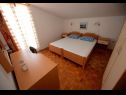 Apartementen Ankica - 150 m from beach: A1(2+2), A2(5), A3(4+1), A4(2+2) Zadar - Riviera Zadar  - Appartement - A2(5): slaapkamer