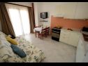 Apartementen Ankica - 150 m from beach: A1(2+2), A2(5), A3(4+1), A4(2+2) Zadar - Riviera Zadar  - Appartement - A3(4+1): woonkamer