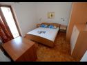 Apartementen Ankica - 150 m from beach: A1(2+2), A2(5), A3(4+1), A4(2+2) Zadar - Riviera Zadar  - Appartement - A3(4+1): slaapkamer