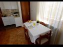 Apartementen Ankica - 150 m from beach: A1(2+2), A2(5), A3(4+1), A4(2+2) Zadar - Riviera Zadar  - Appartement - A4(2+2): keuken en eetkamer