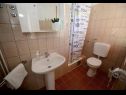 Apartementen Ankica - 150 m from beach: A1(2+2), A2(5), A3(4+1), A4(2+2) Zadar - Riviera Zadar  - Appartement - A4(2+2): badkamer met toilet