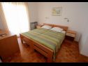 Apartementen Ankica - 150 m from beach: A1(2+2), A2(5), A3(4+1), A4(2+2) Zadar - Riviera Zadar  - Appartement - A4(2+2): slaapkamer