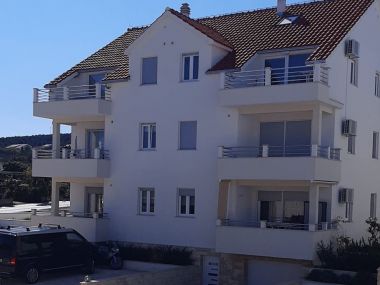 Apartementen Louis - 250m to the beach: A1(6) Supetar - Eiland Brac 