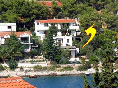 Apartementen Dane - 30m from the sea: A1(4+1), A2(4+1), A3(3+2), A4(2+3) Okrug Gornji - Eiland Ciovo 