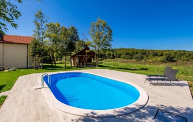  Green house - outdoor pool & BBQ: H(6+2) Plaski - Continentaal Kroatië - Kroatië 