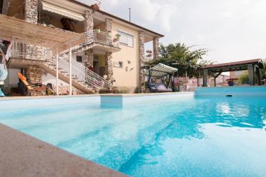  Nada - with private pool: SA1(2), SA2(2), A3(4) Fazana - Istrië 