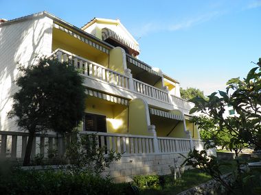 Apartementen Angela -  with beautiful courtyard: A1(2), SA1(2), SA2(2), SA3(2+1) Brela - Riviera Makarska 