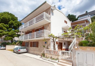 Apartementen Ante M - 100 m from beach: A1(4+2), A2(4+2), C3(2) Brela - Riviera Makarska 