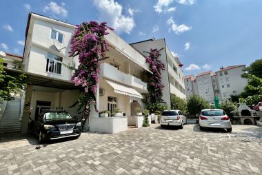 Apartementen Jure - ground floor studio-apartments: SA1(3+1), SA2(2+1) Makarska - Riviera Makarska 