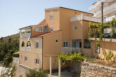 Apartementen Zoran - 400 m from beach: A1(4), B2(4), C3(4) Celina Zavode - Riviera Omis 