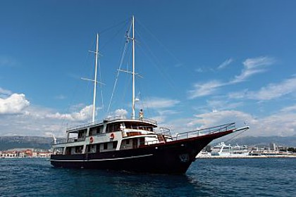 Zeilboot - Custom Luna (code:PLA 816) - Krilo Jesenice - Riviera Omis  - Kroatië 