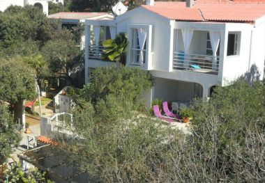 Apartementen Bari - 140 m from beach: A1(4+1), A2(4), A3(2+2) Mandre - Eiland Pag 
