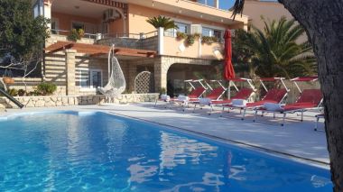 Apartementen en kamers Cherry - relax & chill by the pool: A1(2+2), A2(2+2), A3(2+2), A4(2+1), A5(2), R1(2) Novalja - Eiland Pag 