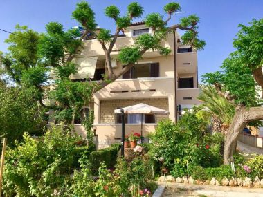 Apartementen Zdenka - garden terrace: A1(5), A2(4), A3(2+2) Barbat - Eiland Rab 