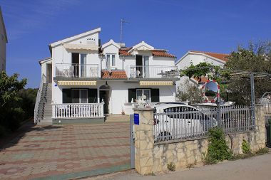 Apartementen Vik - 250 m from beach A1(4+4), A2(3+2), A3(2+2), SA4(2) Brodarica - Riviera Sibenik 