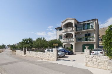 Apartementen Per - comfortable  family apartments A1(2+2), A2(4+1), A3(2+2) Grebastica - Riviera Sibenik 