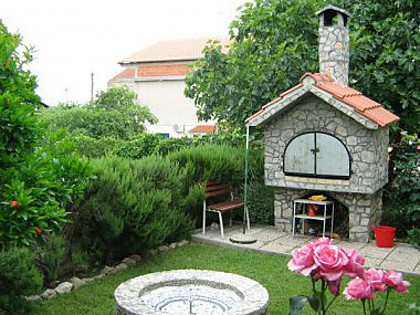 Apartementen Nikola - afordable & close to center: A1(7) Pirovac - Riviera Sibenik 